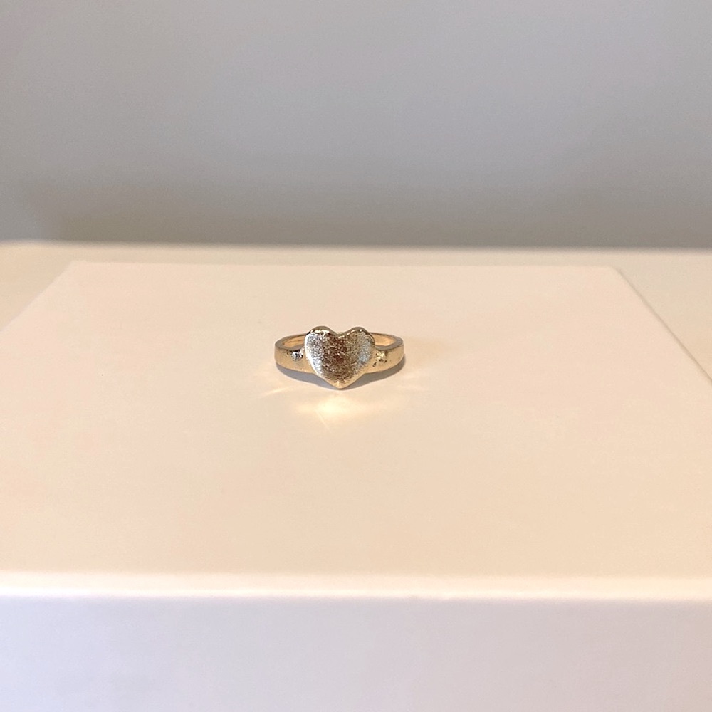 4/$20 Heart Design Ring – Elegant Fashion Jewelry (Size 6)